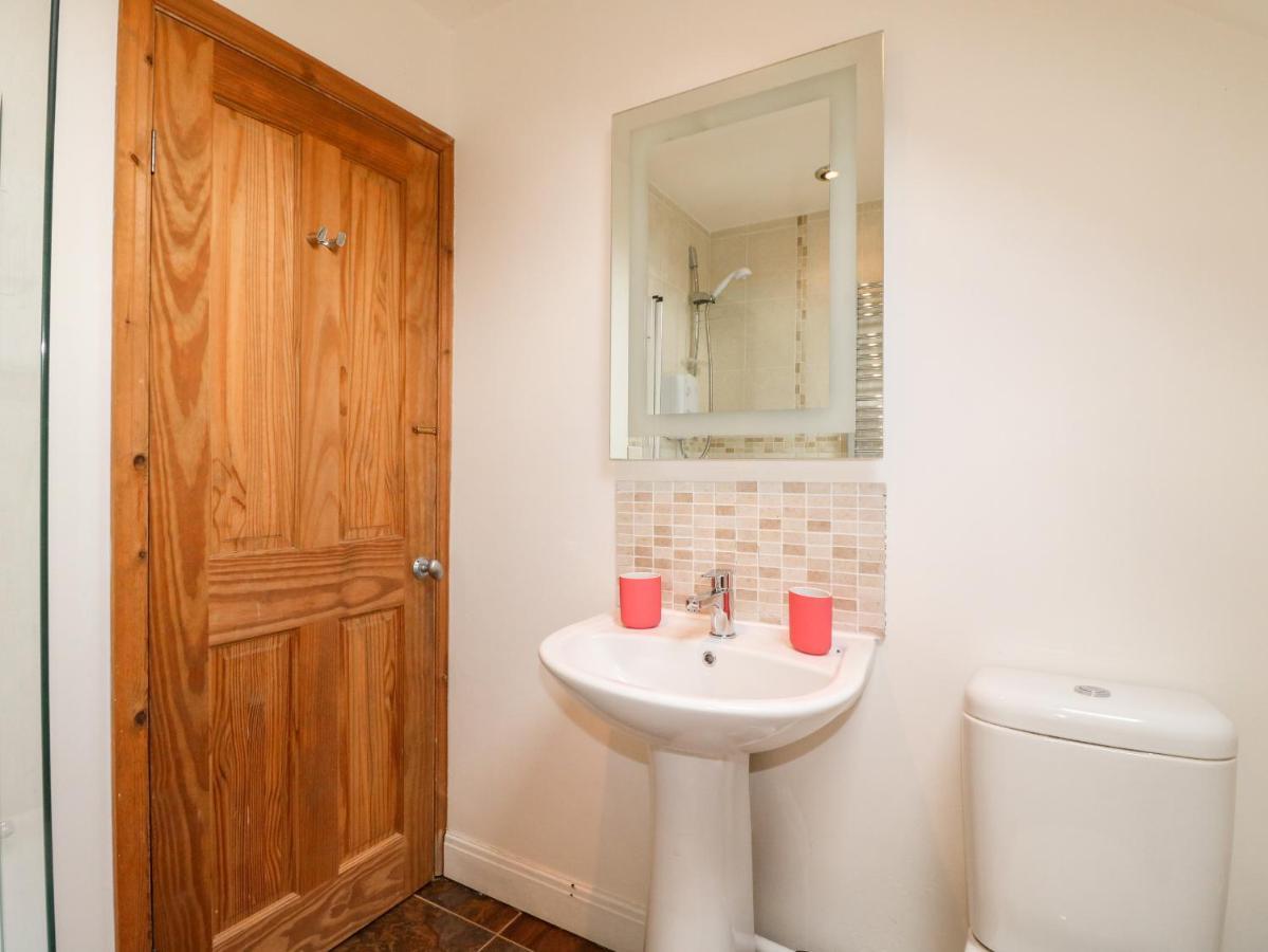 2 Miners Arms Cottages Матлок Экстерьер фото
